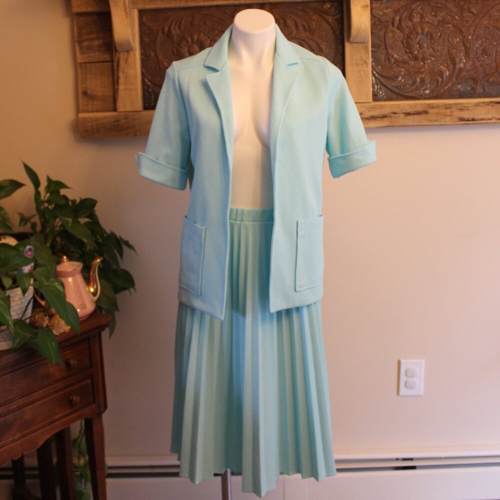 Vintage Knitmakers Aqua Blue Accordion Skirt Suit Set size 10